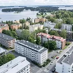 Kirkkokatu 10, Ilmainen Kadunvarsipysaekoeinti *