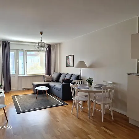 Kirkkokatu 10, Ilmainen Kadunvarsipysaekoeinti *