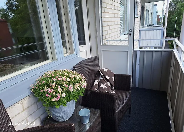 Kirkkokatu 10, Ilmainen Kadunvarsipysaekoeinti *