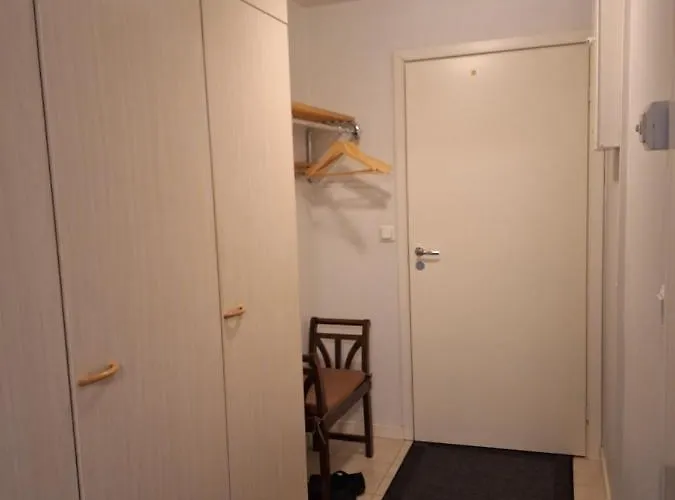 Kirkkokatu 10, Ilmainen Kadunvarsipysaekoeinti *