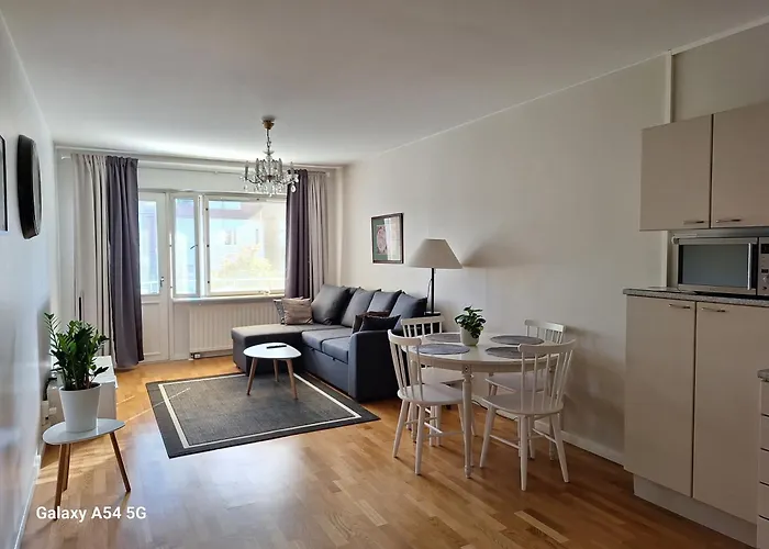 Kirkkokatu 10, Ilmainen Kadunvarsipysaekoeinti *